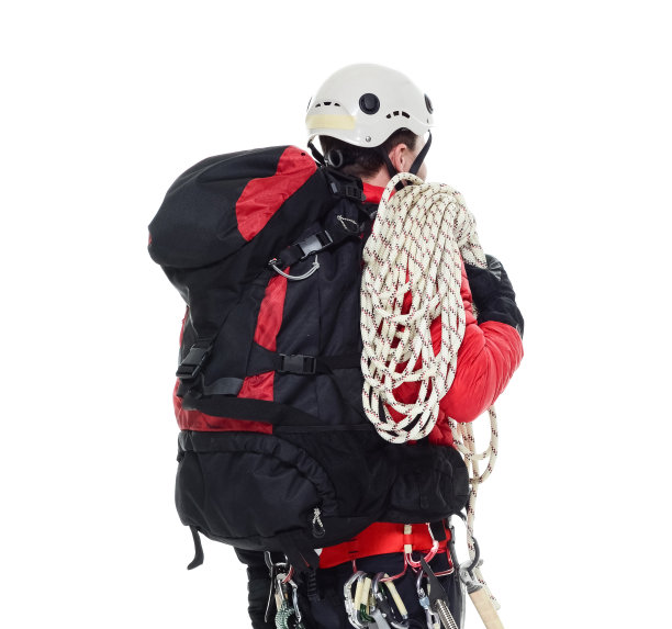 登山者站立的后视图图片下载