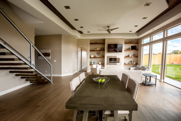 干净现代舒适的新家庭室内厨房和餐饮Ro素材图片