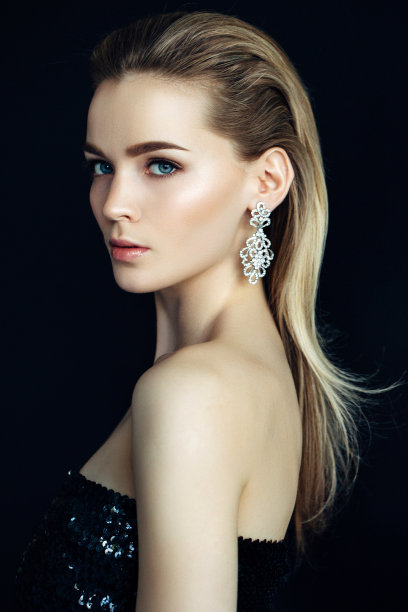 年轻美丽的女人的照片素材图片