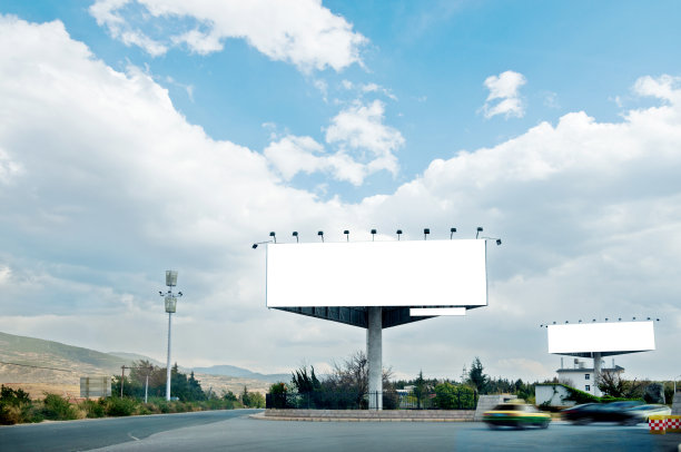 街道上的空白广告牌图片下载