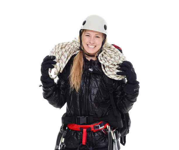 微笑的女性登山者看着相机图片下载