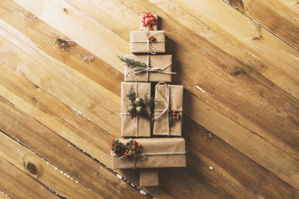 33、新年圣诞礼物，叠成圣诞树图片下载