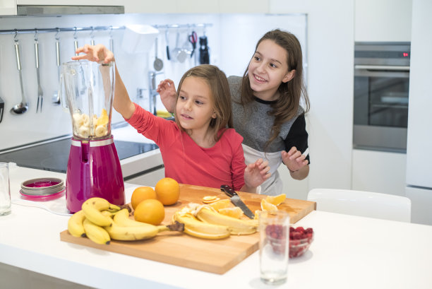 在厨房里快乐图片下载