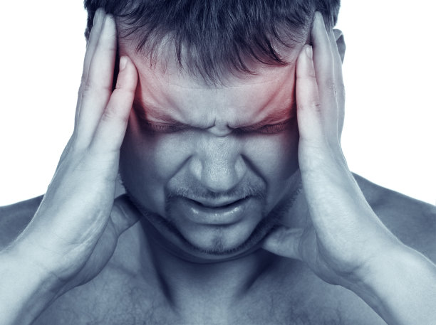 因为严重的偏头痛，男人手牵着手图片下载