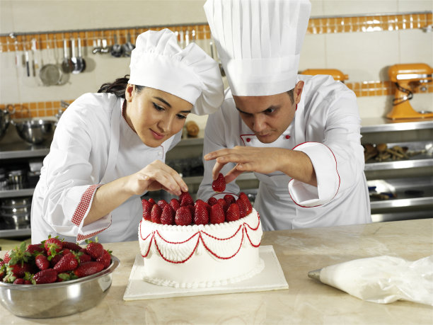 厨师完成蛋糕图片下载
