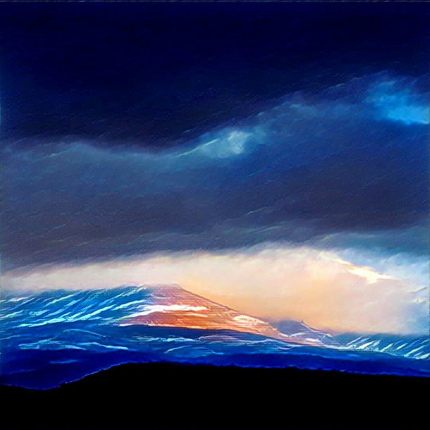 暴风雨天的山景图片下载