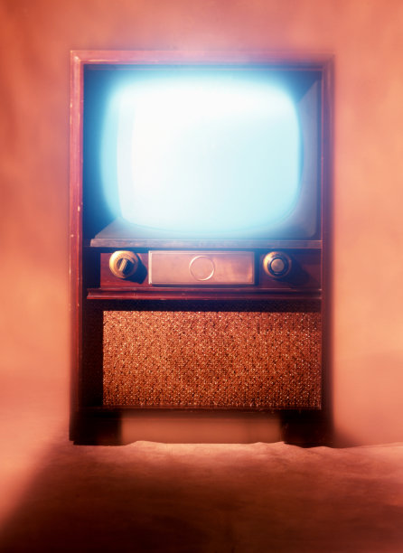 旧电视从过去发光的电视图片下载