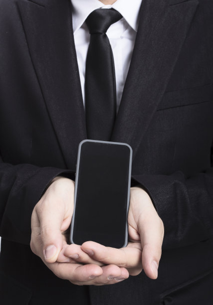 商人手里拿着手机图片下载