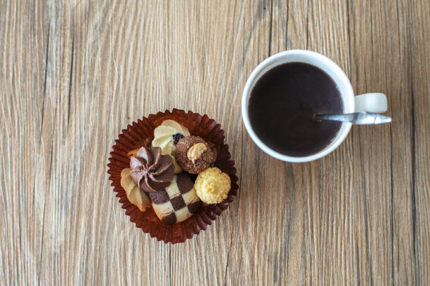 自制饼干和咖啡杯图片下载