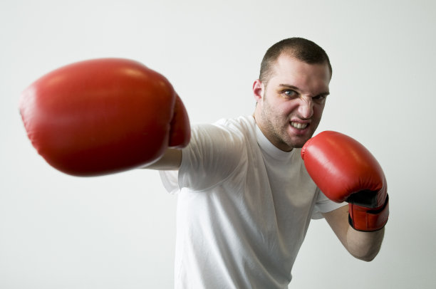 冲孔的拳击手图片下载