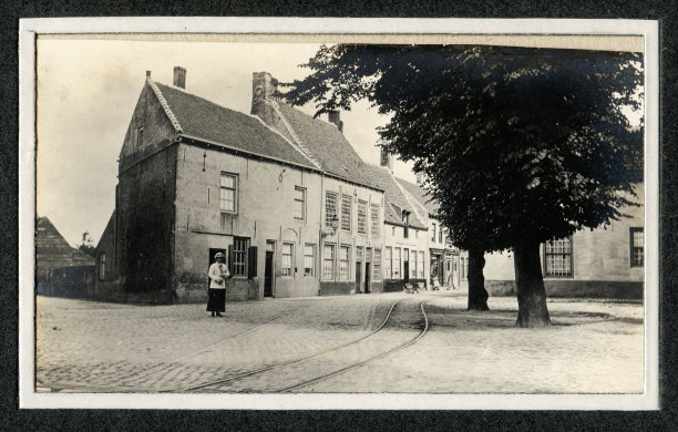 古老的村庄场景Knokke比利时-复古照片图片下载