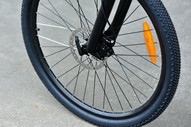 带有盘式液压制动器的自行车车轮图片下载