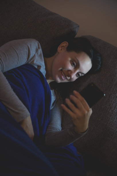 晚上发短信图片下载