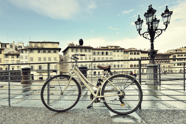 自行车停放，佛罗伦萨城市景观图片下载