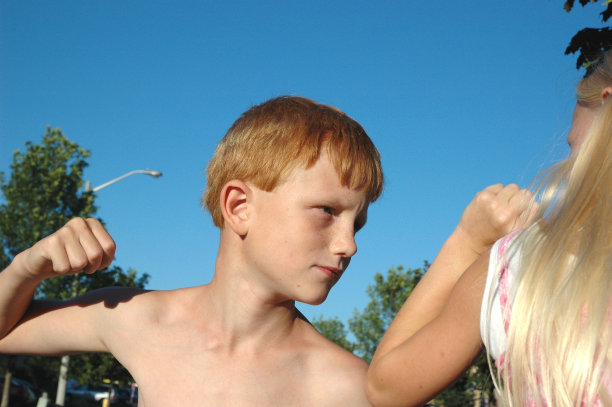 孩子的暴力图片下载