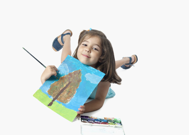 六岁的画家图片下载