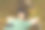 微笑随意的家伙在手机上听音乐图片下载