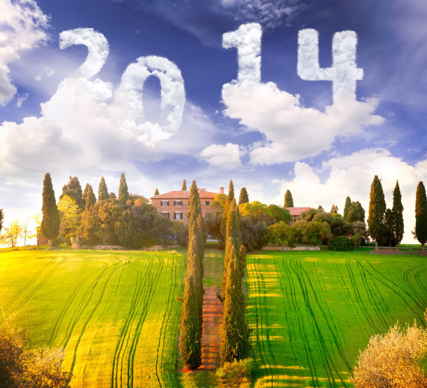 2014年在田野里用天空书写的旧农场图片下载