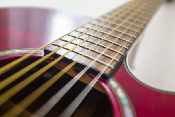 红色的木吉他图片下载