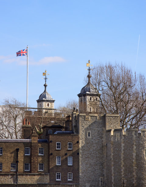 英国国旗飘扬的伦敦塔图片下载