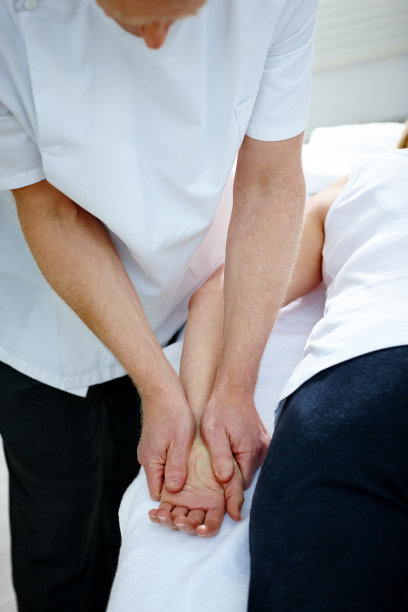 理疗师按摩一只手图片下载