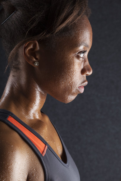 出汗运动的女人图片下载