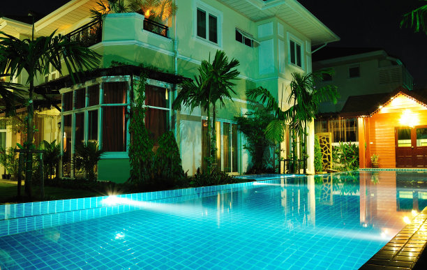 游泳池的房子图片下载