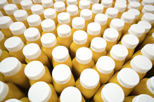 工厂中的鲜榨橙汁图片下载