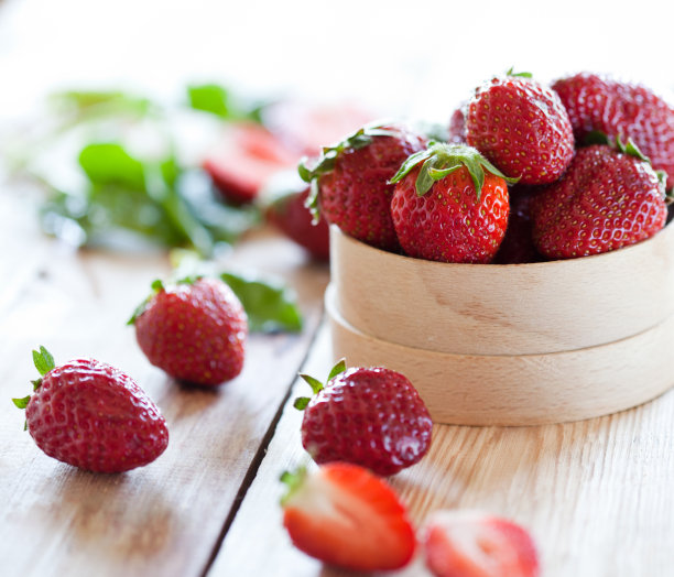 新鲜的草莓素材图片
