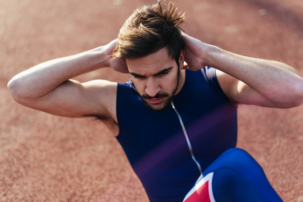 年轻人在户外运动图片下载
