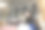 年轻的亚洲女性使用手机。图片下载