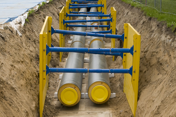 建造一个用于集中供热管道的人孔图片下载