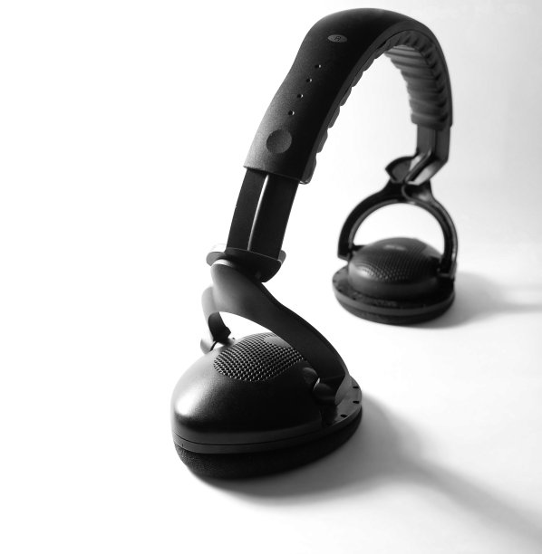 黑色的耳机图片下载