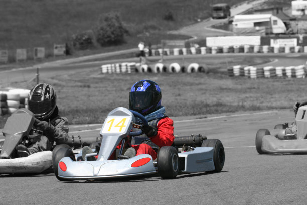 骑摩托车的人图片下载