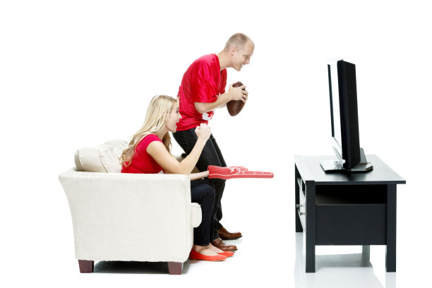 球迷们在欢呼和看电视图片下载