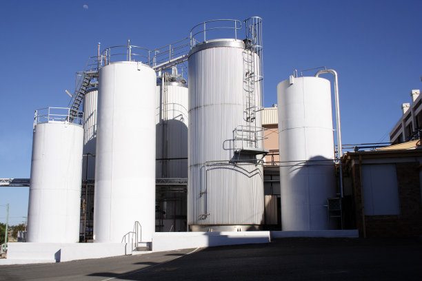 奶酪和牛奶工厂，清晨图片下载