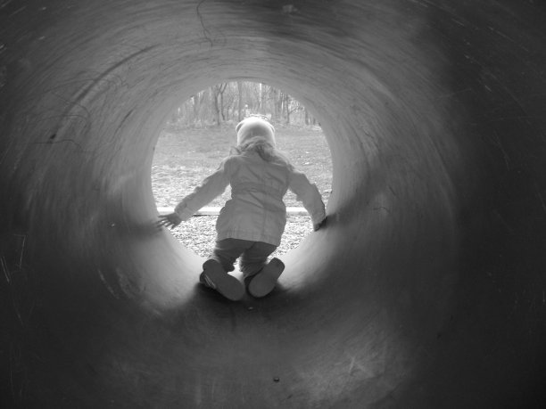 离开隧道图片下载