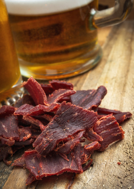 牛肉干和啤酒素材图片