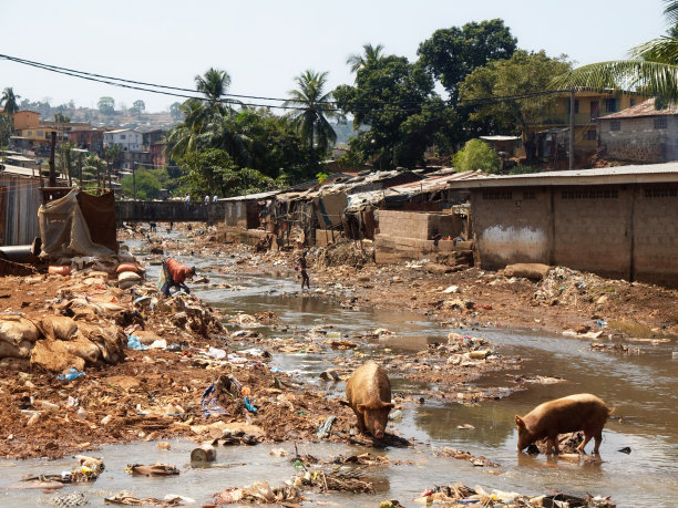塞拉利昂弗里敦的克鲁湾贫民窟图片下载