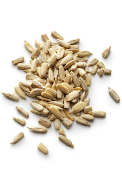 坚果:向日葵种子孤立在白色背景素材图片