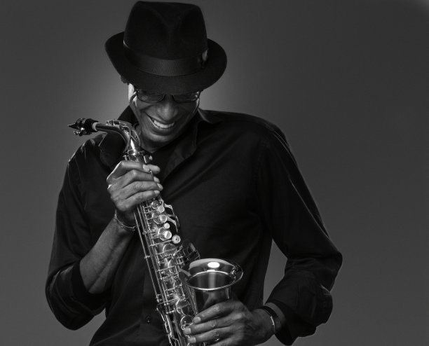 音乐家与萨克斯图片下载