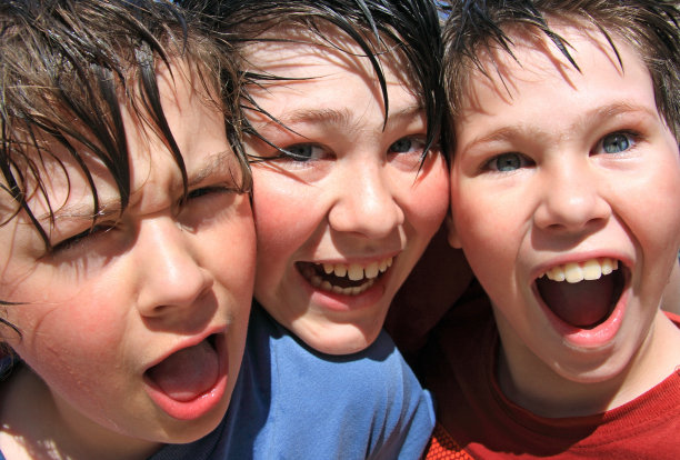 在打水仗图片下载