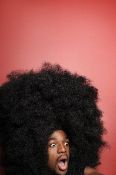 爆炸头的惊讶男人图片下载