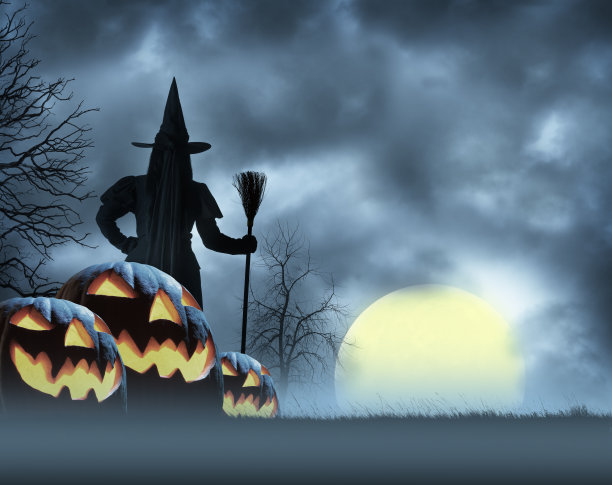 万圣节女巫看着满月升起图片下载