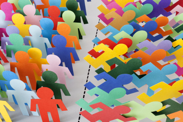 站立和奔跑的人图片下载