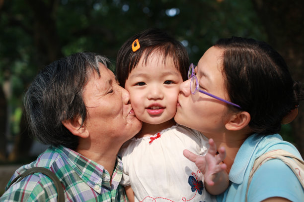 快乐的在一起图片下载