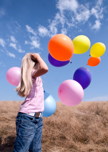 彩色气球飞走了图片下载