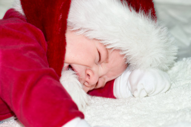 哭泣的小圣图片下载