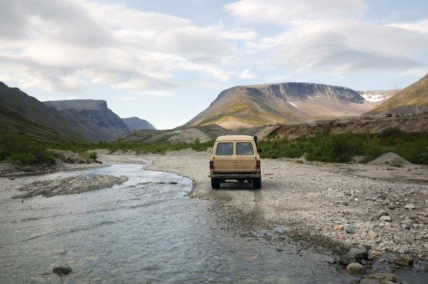 山里的凡图片下载