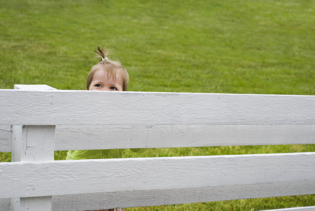 变色龙的女孩图片下载
